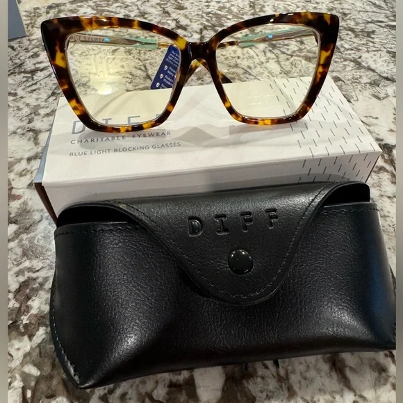 Diff BECKY Blue Light Glasses 👓 - Picture 3 of 14
